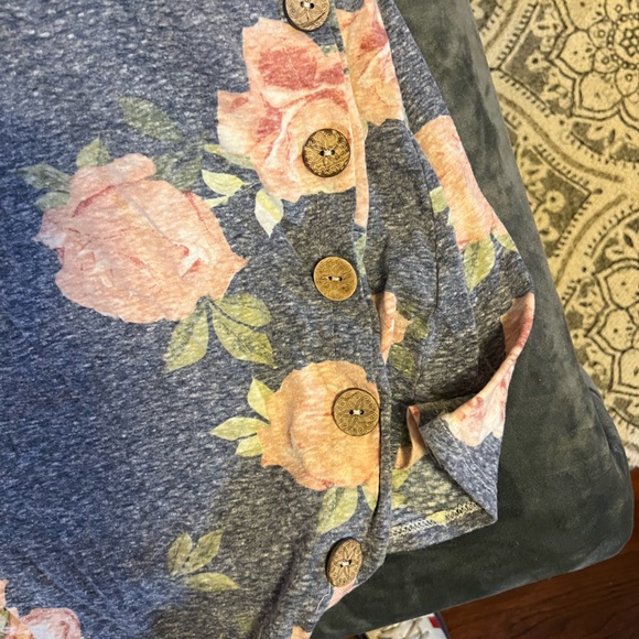 Fabletics shirt - Picture 3 of 3